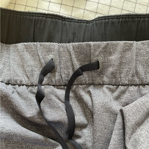 Lululemon On The Fly Pant *28" in Heathered black - Picture 9 of 14